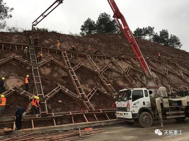 搅拌泵车道路护坡施工